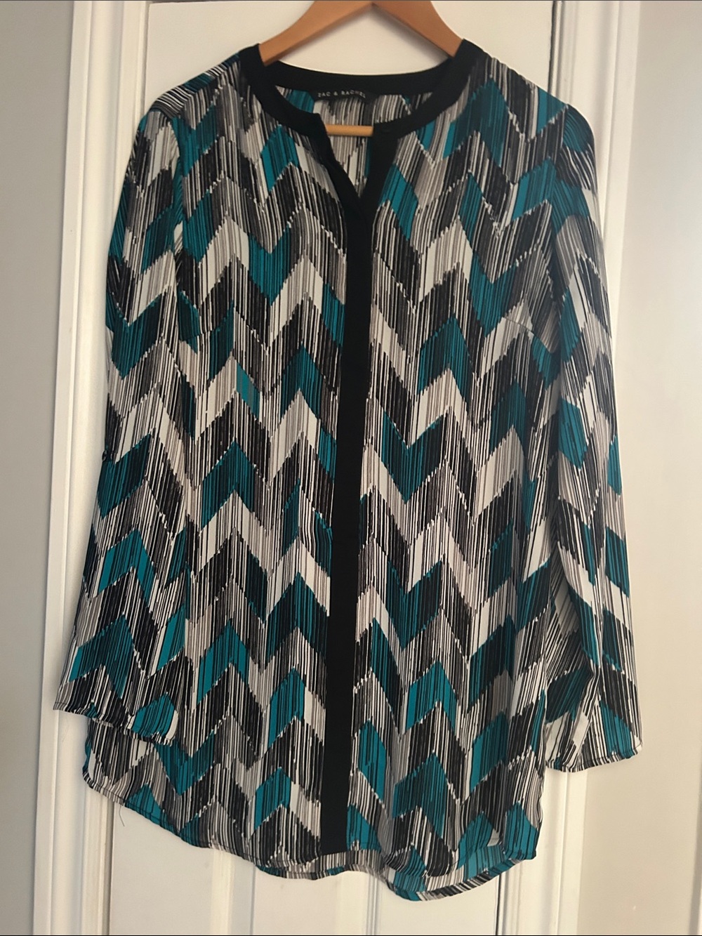 Zac & Rachel Teal Black White Chevron Pleated Blouse